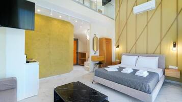 Appartement Duplex, balcon, vue montagne | Coffres-forts dans les chambres, fer et planche Ă repasser