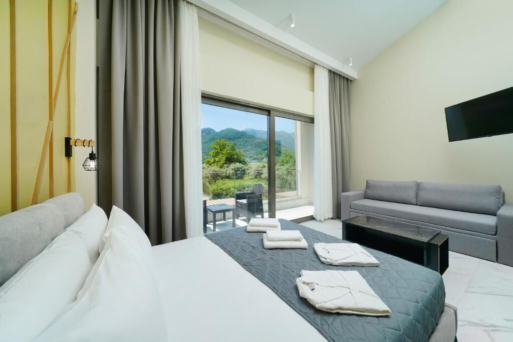 Duplex, Balcony, Mountain View | Peti besi dalam bilik, seterika/papan seterika, Wi-fi percuma 