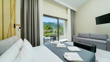 Duplex, Balcony, Mountain View | Peti besi dalam bilik, seterika/papan seterika, Wi-fi percuma