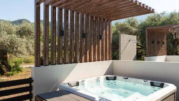 Bain à remous extérieur