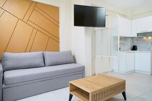 Suite Supérieure, patio, vue jardin | Coin séjour