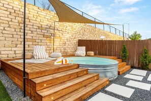 Unclassified image, 2 of 71, button