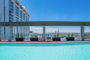 Outdoor pool - Sora DT Stay w CityView-HeatedPool-Gym (Phoenix)