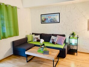 Una televisión, un reproductor de DVD