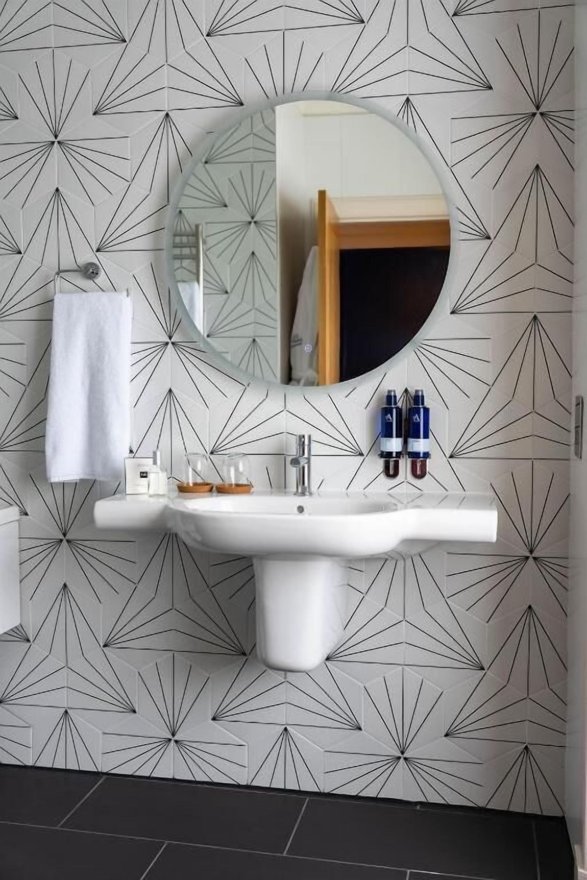 Superior-Doppelzimmer | Badezimmer | Hausschuhe