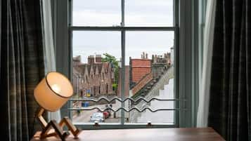 Deluxe Suite, Sea View | In-room safe, iron/ironing board, free WiFi