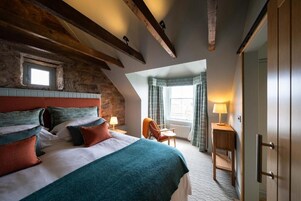 Deluxe Suite, Sea View | In-room safe, iron/ironing board, free WiFi