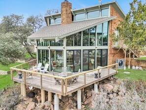 Outdoor dining - Rockwood Retreat at Inks Lake (Burnet)