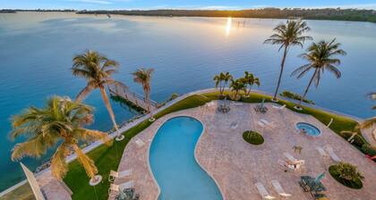 Sunsets Waterview Balcony Queen Bed Heated Pool