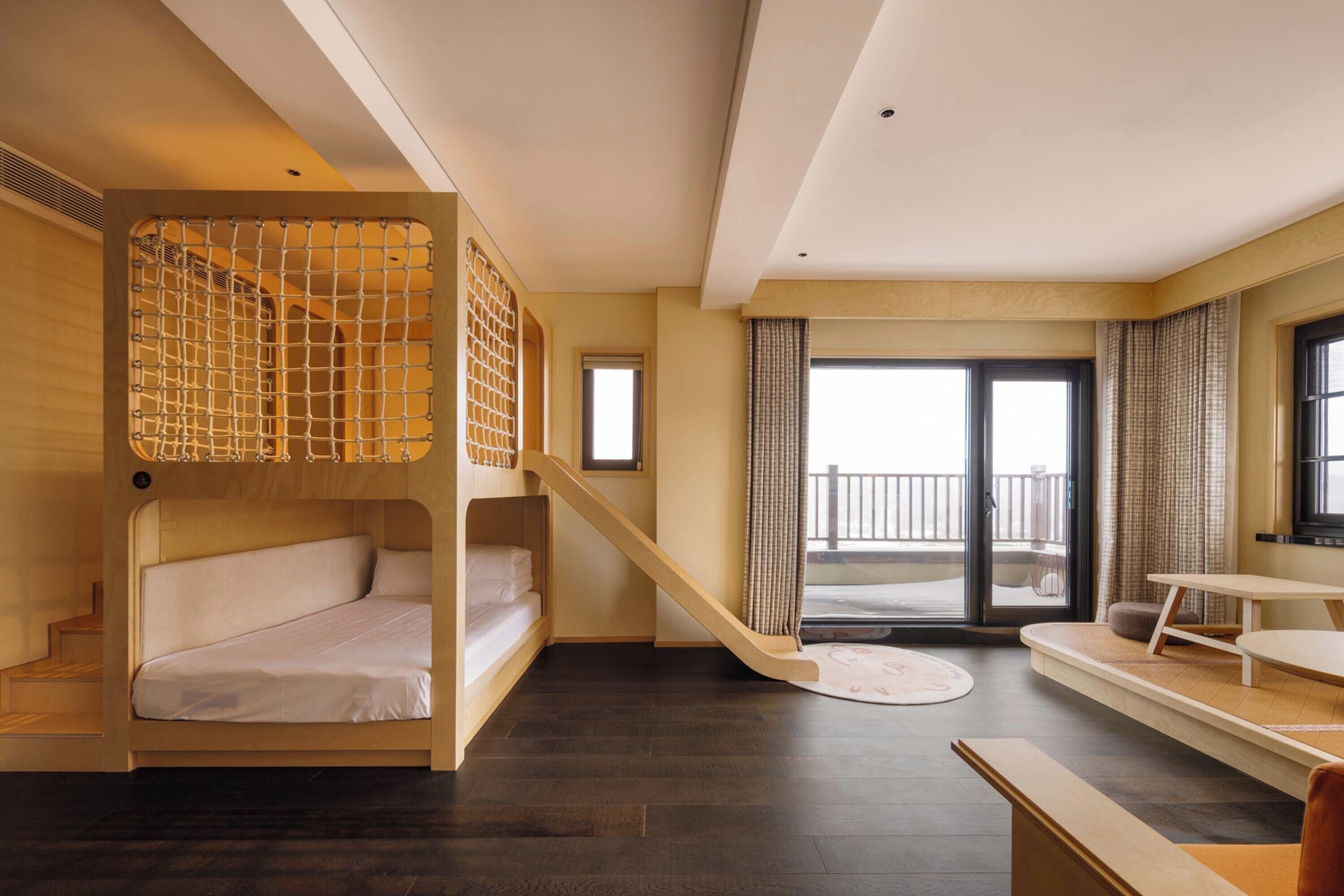 Svit Superior - utsikt mot bergen | Sängtillbehör av högsta kvalitet, minibar och individuell inredning