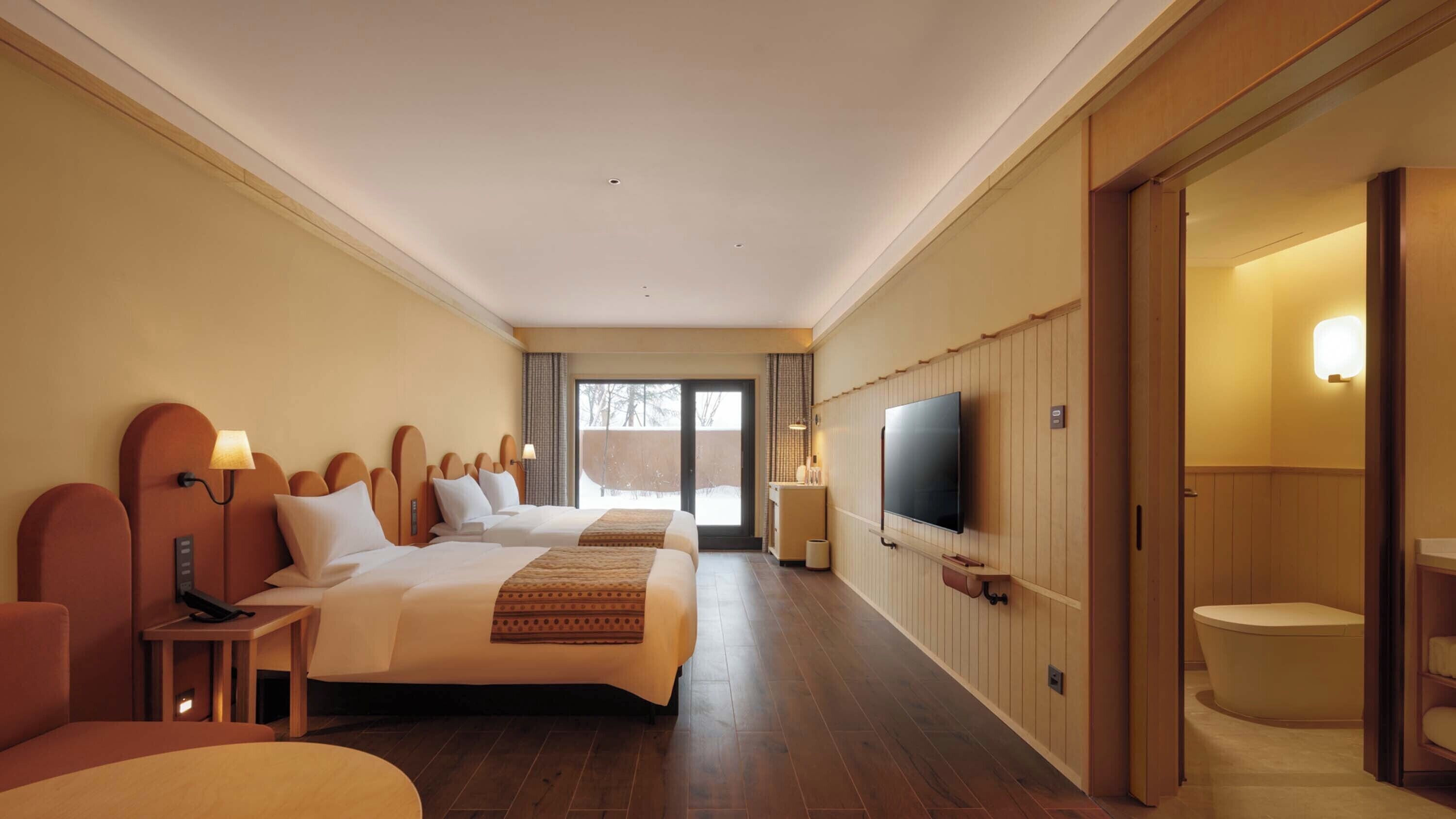 Tvåbäddsrum för familj - utsikt mot innergården | Sängtillbehör av högsta kvalitet, minibar och individuell inredning