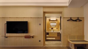 Family Room, Courtyard View | Bathroom | Free toiletries, hair dryer, slippers, towels