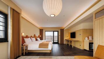 Familjesvit - utsikt mot bergen | Sängtillbehör av högsta kvalitet, minibar och individuell inredning