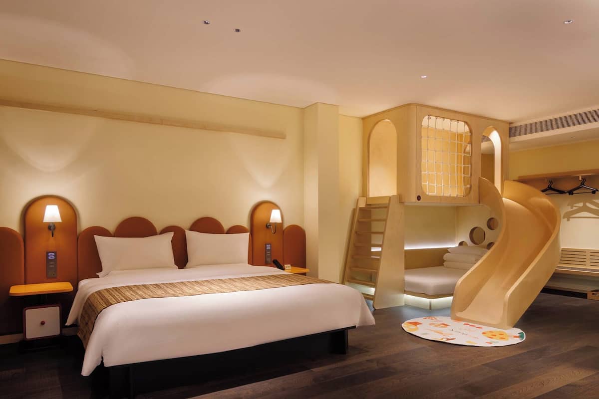 Comfort tvåbäddsrum - utsikt mot innergården | Sängtillbehör av högsta kvalitet, minibar och individuell inredning