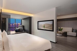 Family Suite, Balcony, City View | Pemandangan dari bilik