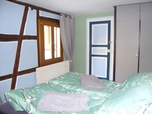 Fer et planche à repasser, Wi-Fi, draps fournis