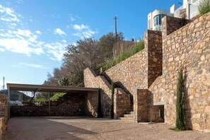 Free self-parking - Elounda Infinity Blue Luxury Villas (Agios Nikolaos)