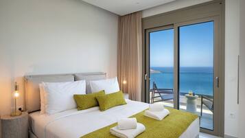 Lyxvilla - privat pool - havsutsikt | Värdeförvaringsskåp på rummet och arbetsyta för laptop