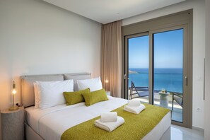 Lyxvilla - privat pool - havsutsikt | Värdeförvaringsskåp på rummet och arbetsyta för laptop