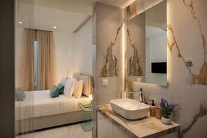 Lyxvilla - privat pool - havsutsikt | Badrum | Dusch, gratis toalettartiklar, hårtork och tofflor