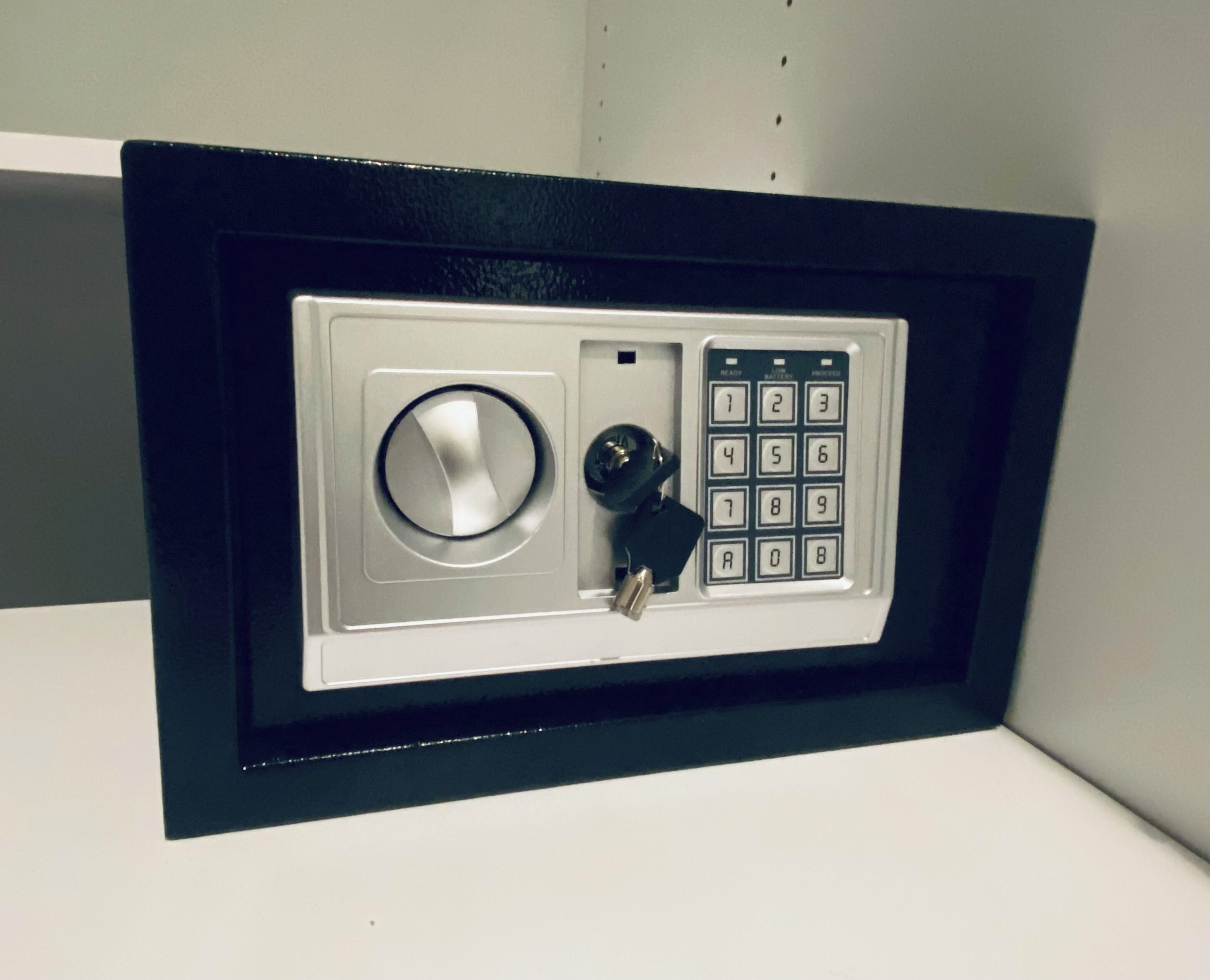 客房內保險箱、筆電工作空間、遮光布/窗簾、熨斗/熨衣板