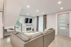 Villa, 5 Bedrooms - 5br Villa Rose Near Tobyhanna State Park 5 Bedroom Villa (Tobyhanna)