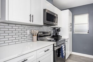 Casa, 3 habitaciones | Cocina privada | Refrigerador, horno, cafetera y tetera y tostadora 