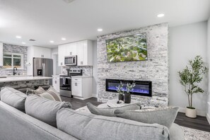 House, 3 Bedrooms | Living area - Poolside Paradise 3 Bedroom Home (Sarasota)