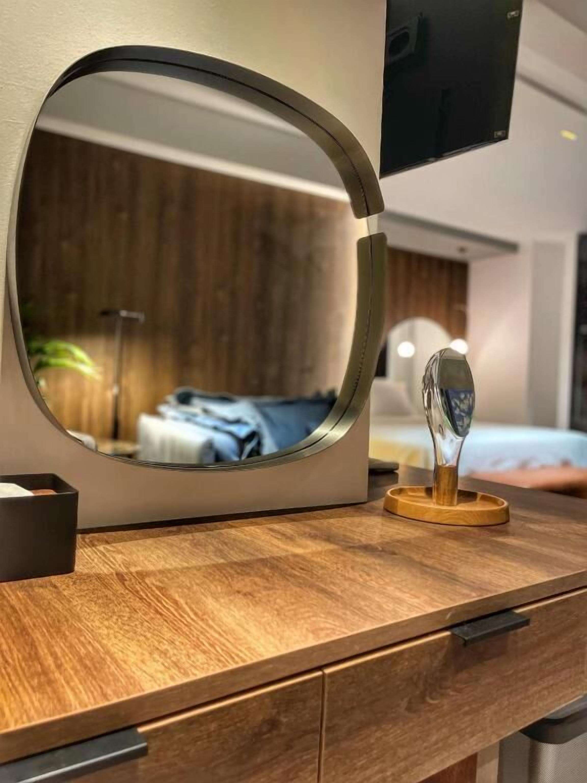 Deluxe suite, balkon, uitzicht op zee | Een kluis op de kamer, verduisterende gordijnen, geluiddichte muren