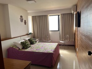 1 bedroom, iron/ironing board, Internet, bed sheets - Facing the sea at Praia da Costa (Vila Velha)