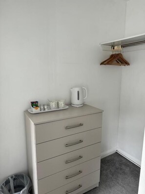 Basic Double Room | Interior - Cottage Court Hotel (Tenby)