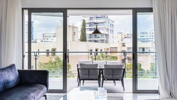 Leilighet, hageutsikt | Oppholdsområde