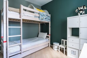 Apartment, Gartenblick | Schreibtisch, laptopgeeigneter Arbeitsplatz, Bügeleisen/Bügelbrett