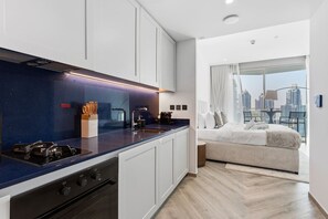 Fridge, microwave, oven, stovetop - Refined Urban Studio Escape in Peninsula (Business Bay)