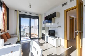 TV - ATICO EDIFICIO ARAGÜEZ (Torre del Mar)