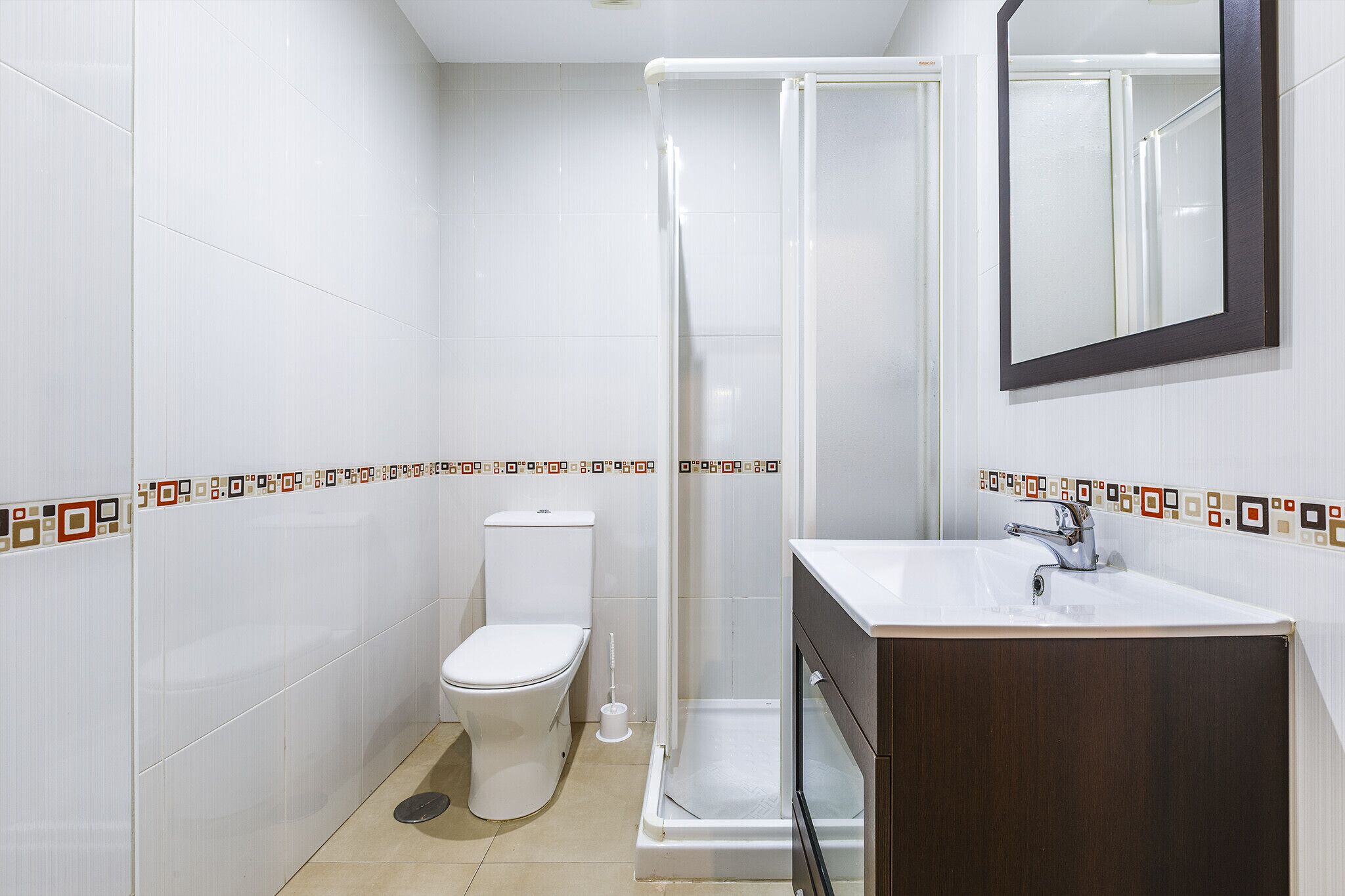 Een douche, een haardroger, handdoeken