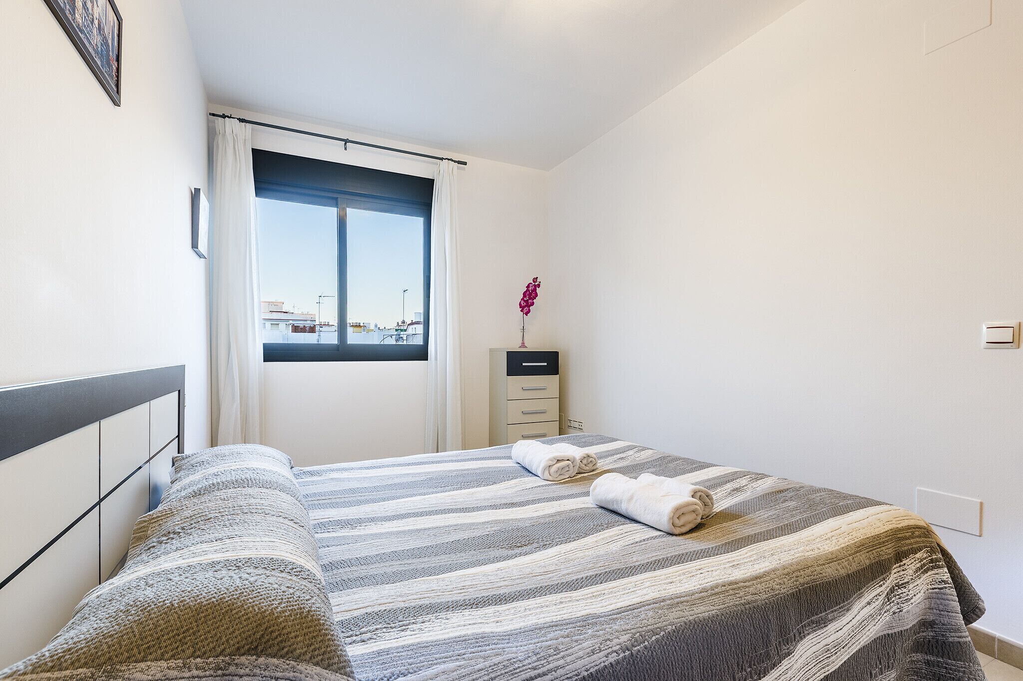 1 dormitorio, tabla de planchar con plancha, wifi gratis y ropa de cama