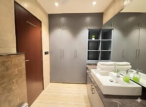 Dining tables - Fortune Home Service Apartment 3BHK J-130 (New Delhi)