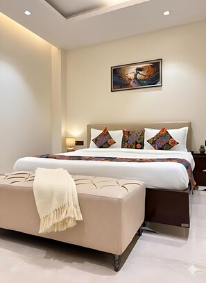 Soundproofing, iron/ironing board, free WiFi - Fortune Home Service Apartment 3BHK J-130 (New Delhi)