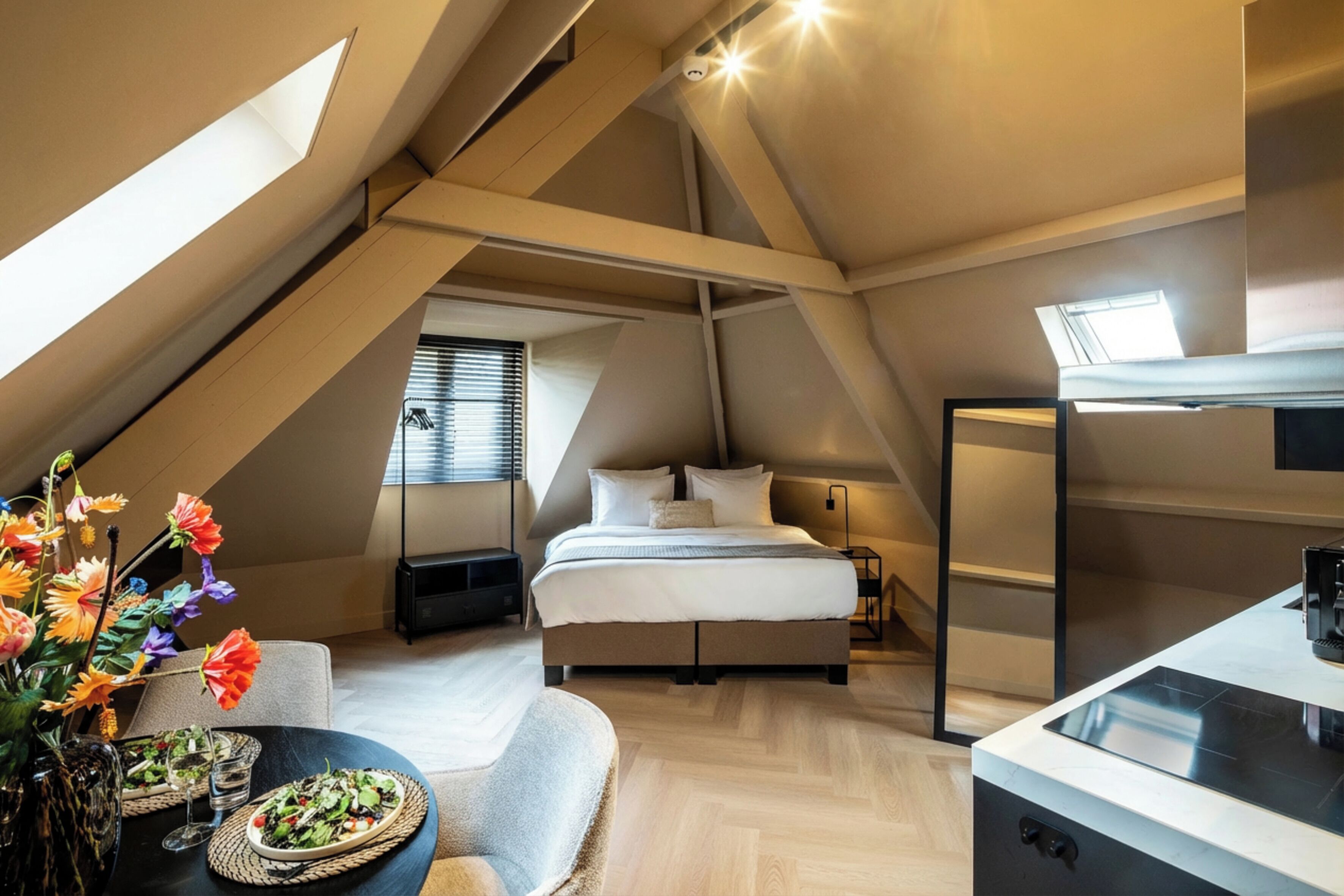 Iron/ironing board, free WiFi, bed sheets