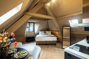 Een strijkplank/strijkijzer, gratis wifi, beddengoed