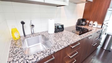 Suite, Balcony, City View | Private kitchen