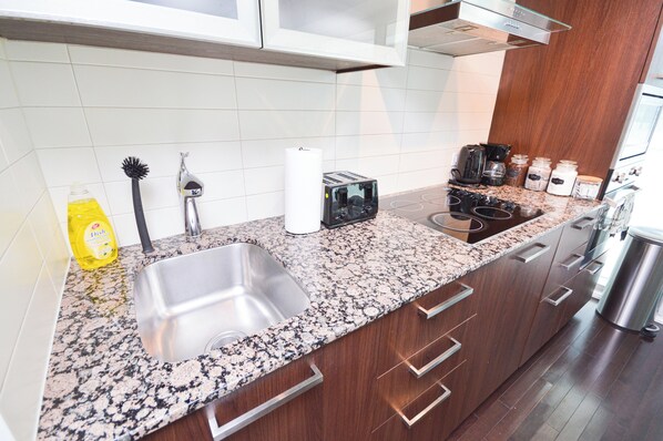 Suite, Balcony, City View | Private kitchen