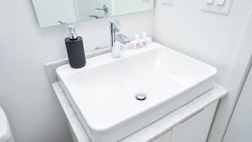 Suite, Balcony, City View | Bathroom