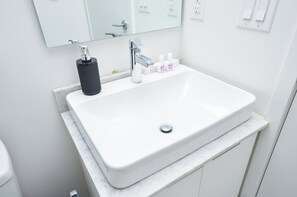 Suite, Balcony, City View | Bathroom