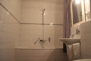 Unclassified image, 4 of 26, button - Free Parking and E-Bike Rentals for a Perfect Stay Near Het Loo Palace (Apeldoorn)