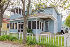 Exterior - Two Homes, One Perfect Beachwalk Getaway (Michigan City)