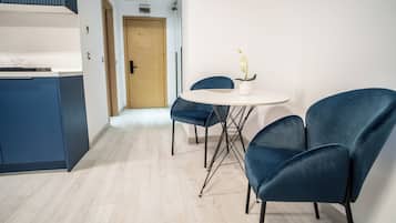 Classic Twin Room | Dining