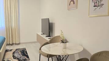 Economy Studio | Dining