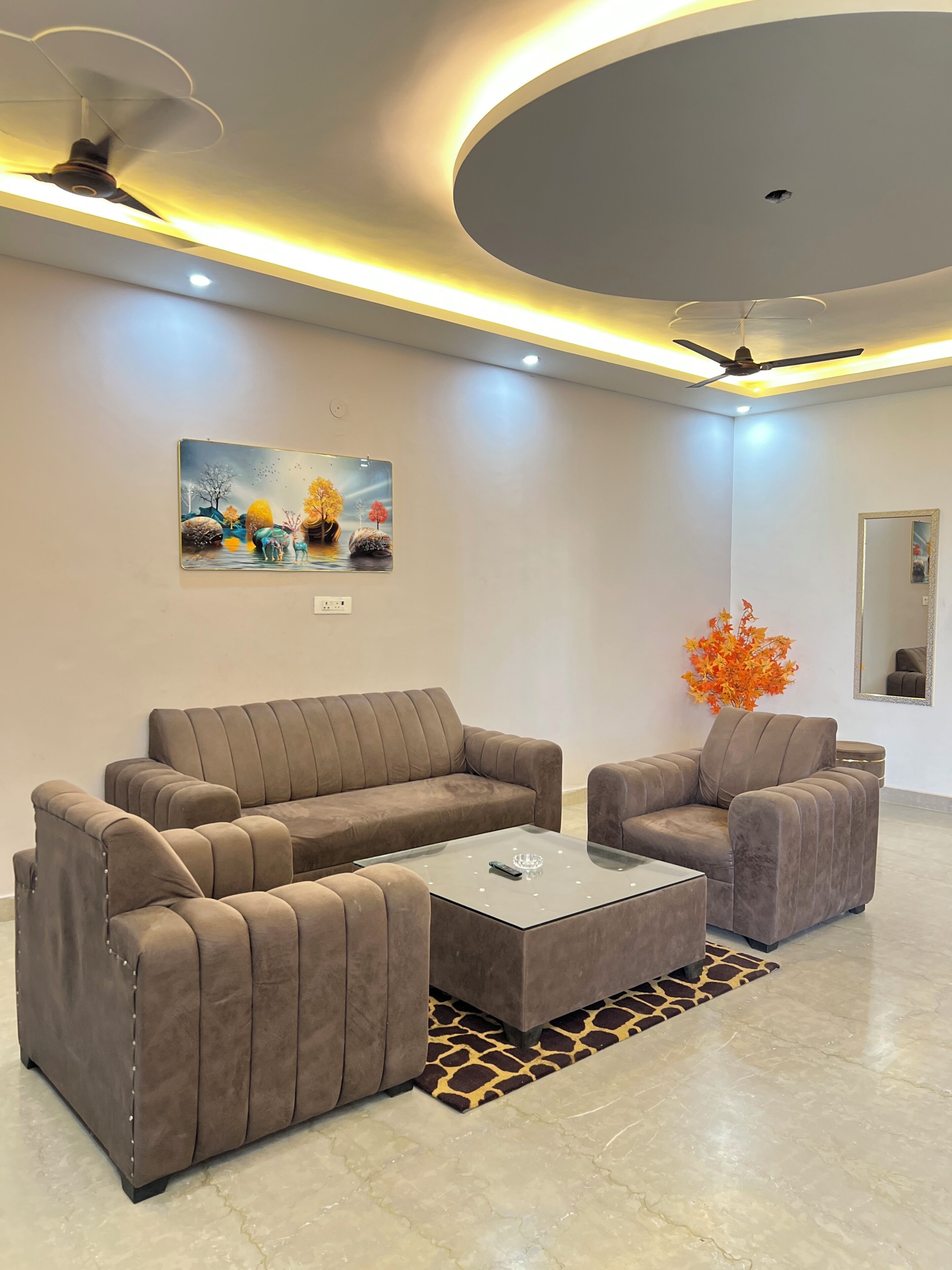 디럭스 아파트, 발코니, 시내 전망 | 거실 공간 | 디지털 채널 시청이 가능한 43인치 LED TV